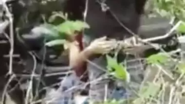 Teens couple gets caught having creampie sex on outdoor. Desi mms clips
